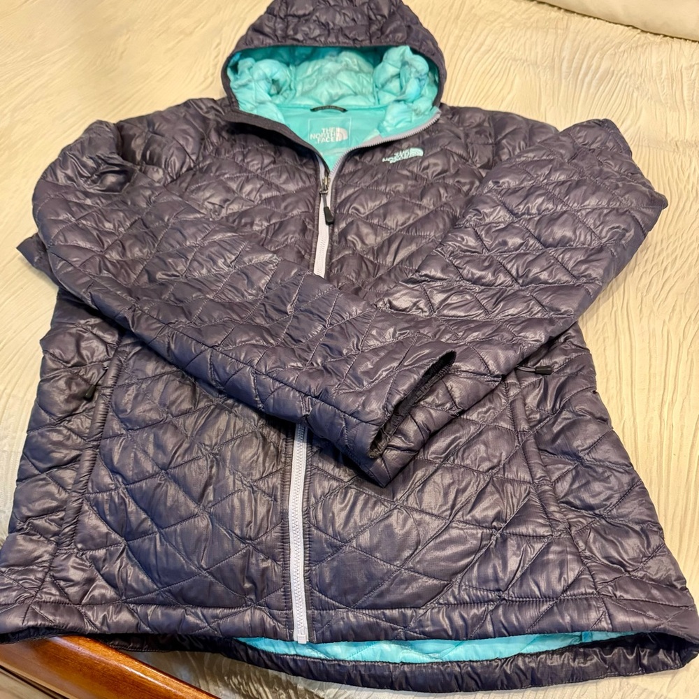 North Face Lightweight Jacket | Size: L | Free Shipping!